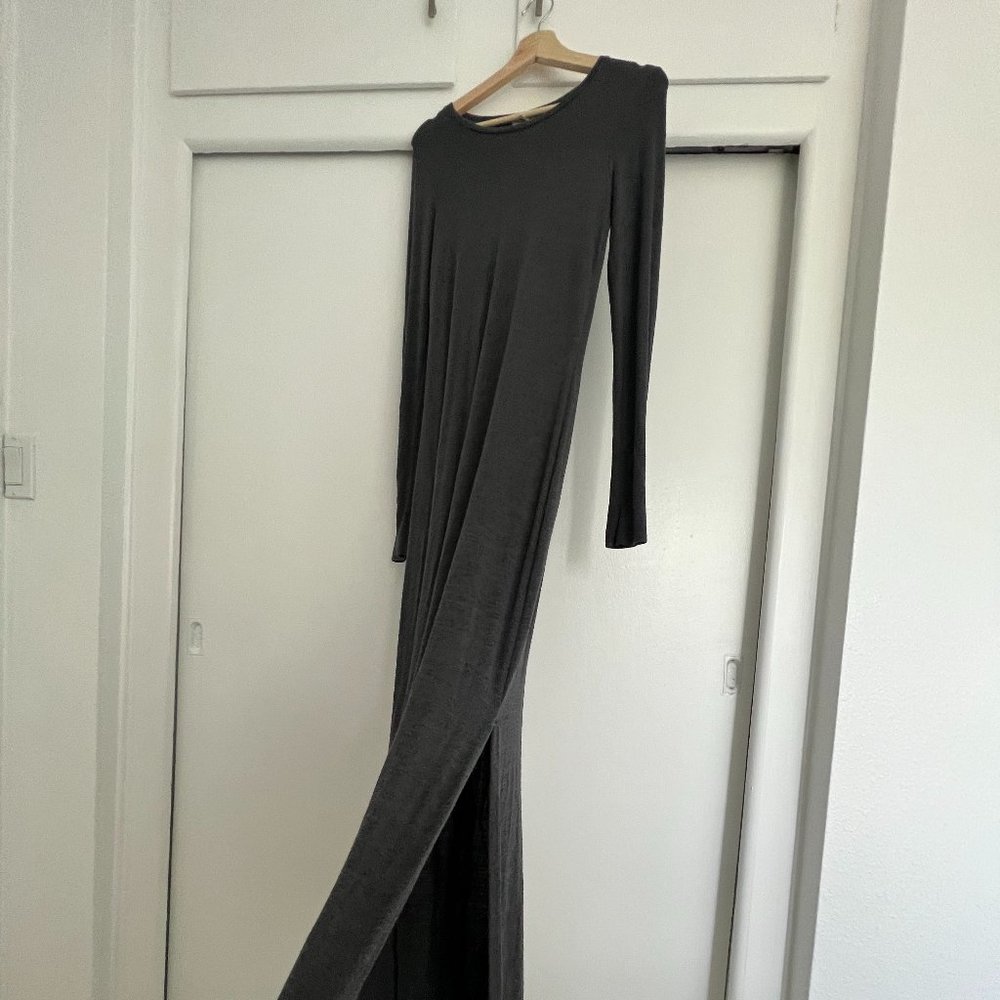 WILFRED FREE ARITZIA GRAY LONG SLEEVE LONG DRESS WITH SIDE SLIT - MEDIUM